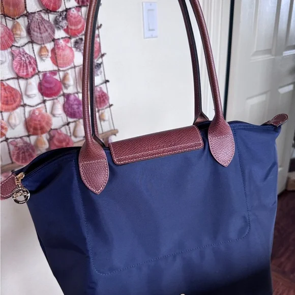 Medium Le Pliage Nylon Shoulder Tote in Navy Blue - Picture 7 of 16
